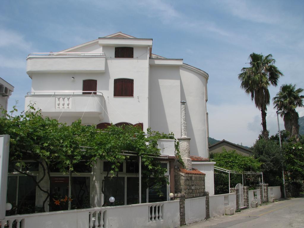 Bonus Apartment Budva